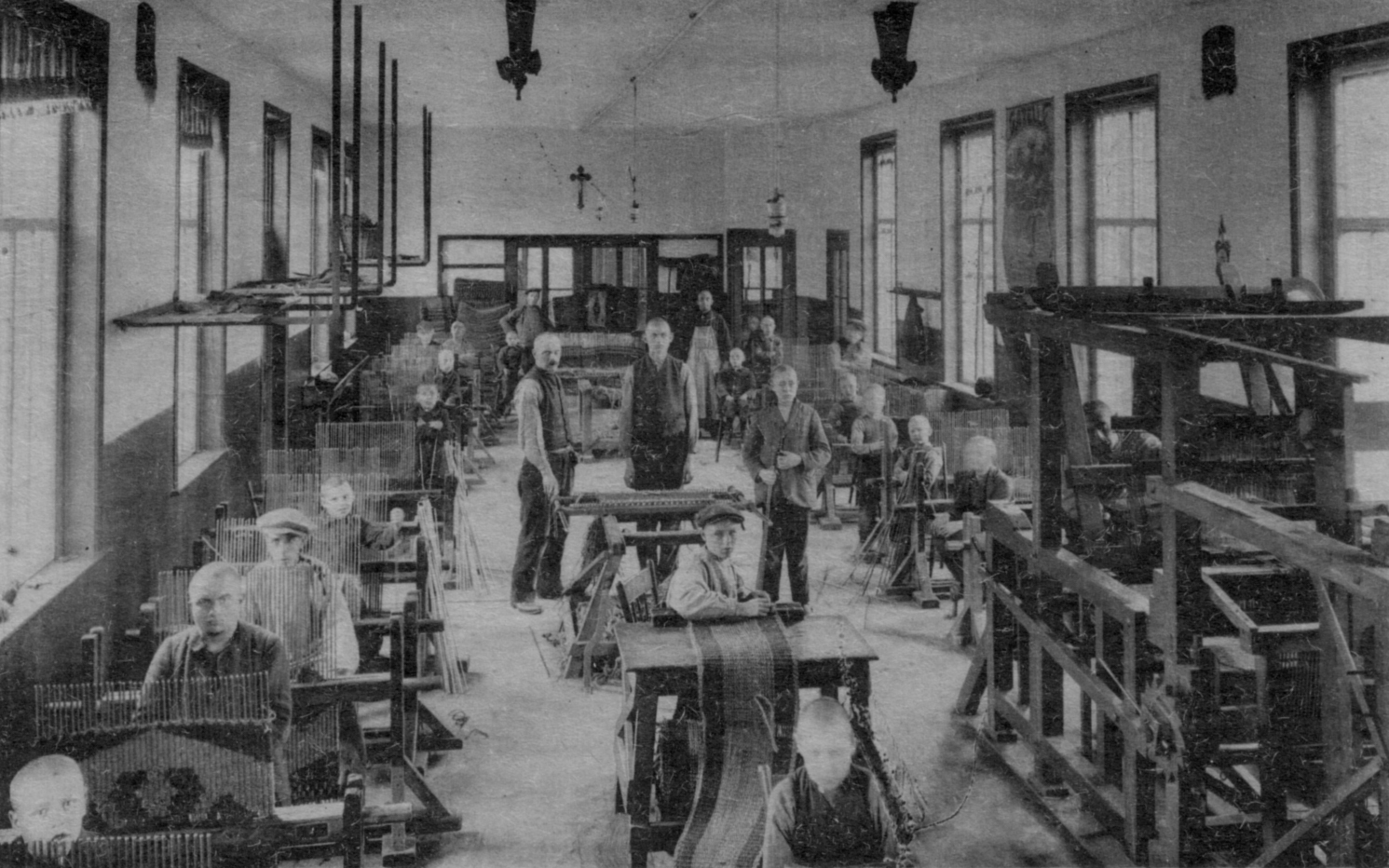 Ansichtkaart 1919 Kleden knopen Huize assisie Prisma.jpg